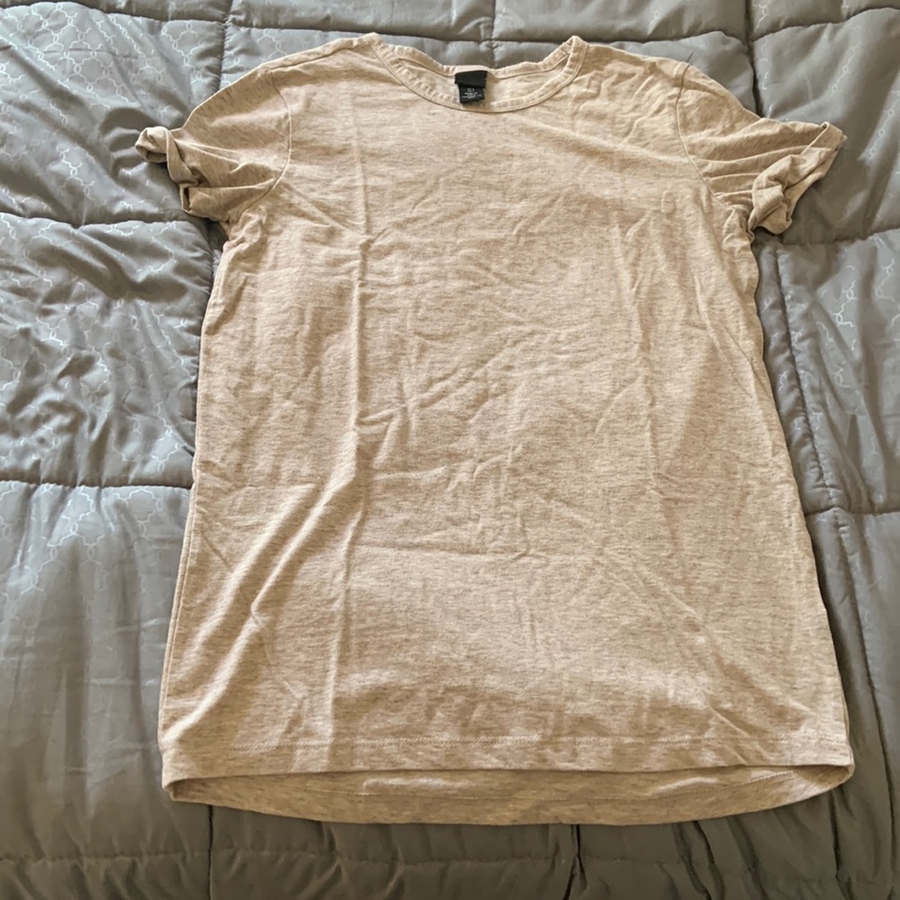 Mens cream short sleeved shirt.